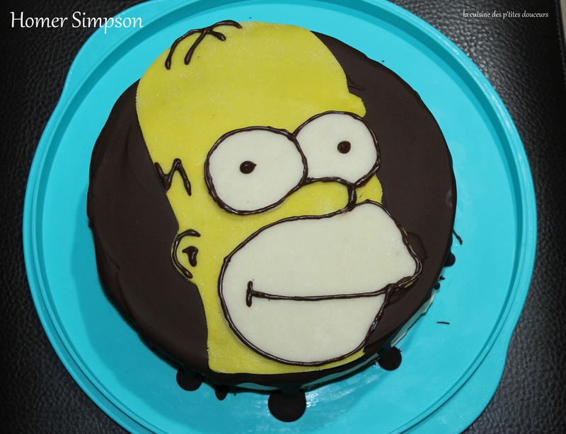 Layer cake Homer Simpson ( au chocolat noir, purée de noisette et chocolat blanc)