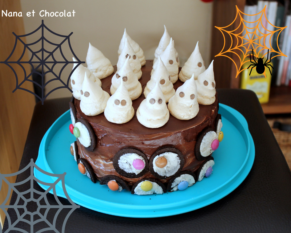 Mon gros gâteau chocolat / chantilly pour Halloween, et ses meringues Fantômes.